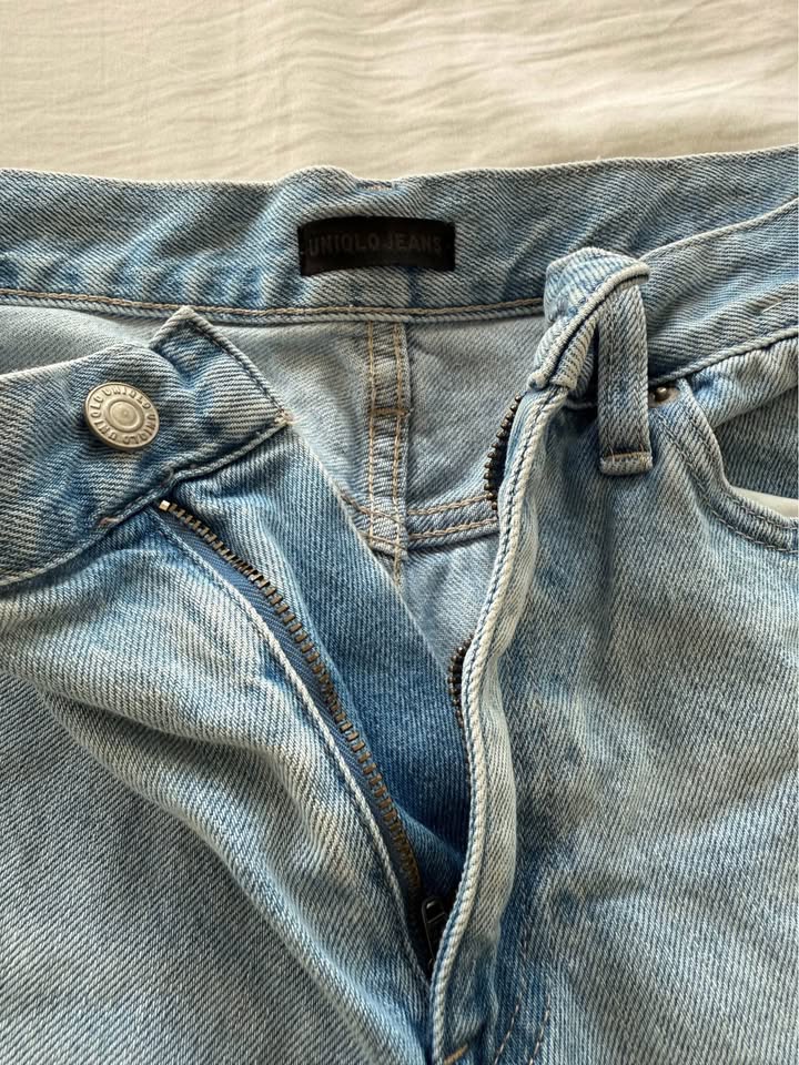 Uniqlo light blue jeans - photo 3