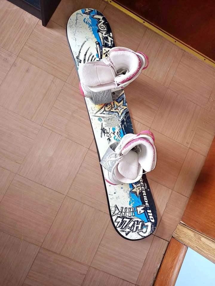 Kid's snowboard with Boots
