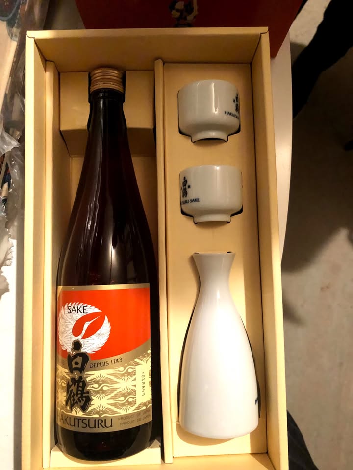 Vintage Sake Gift Box - Sake dry + 2 cups and carafe - photo 2