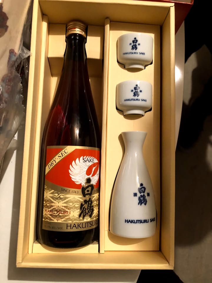 Vintage Sake Gift Box - Sake dry + 2 cups and carafe - photo 3