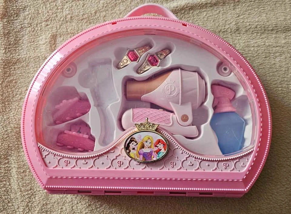 Princess Beauty Kit GUC - Comb missing