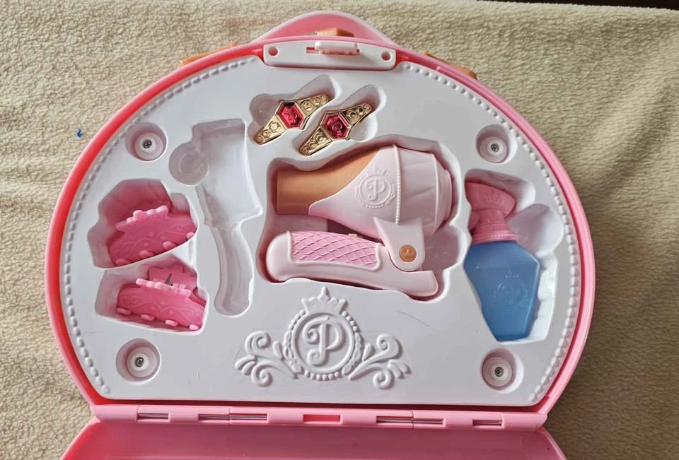 Princess Beauty Kit GUC - Comb missing - photo 2