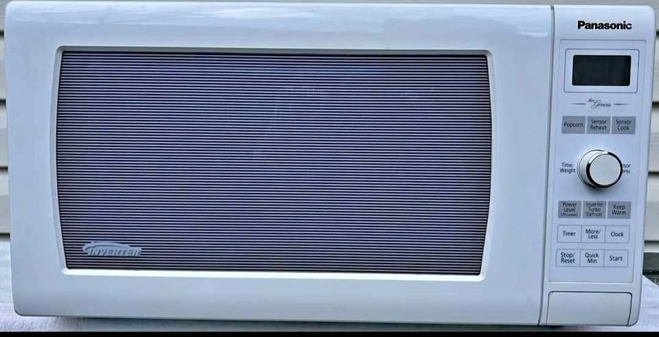 Panasonic 1.3 Cu Ft Microwave (LARGE)