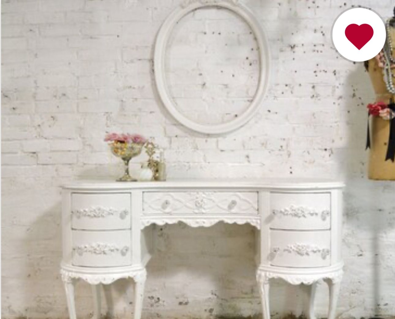 Vintage Vanity with Light Pink Appliqués - photo 2