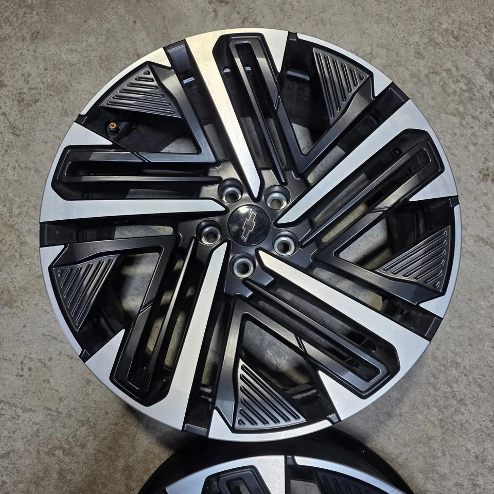20" 2026 Chevy Equinox OEM Alloy Rims w/ TPMS (Set of 4) - photo 3