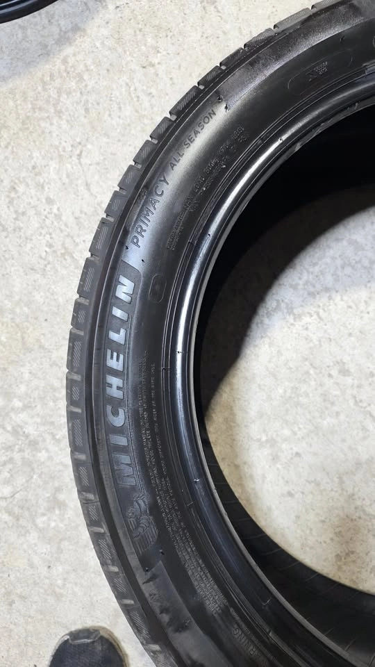 235/50/20 Michelin Primacy All Season Tires - 99% Tread - photo 3