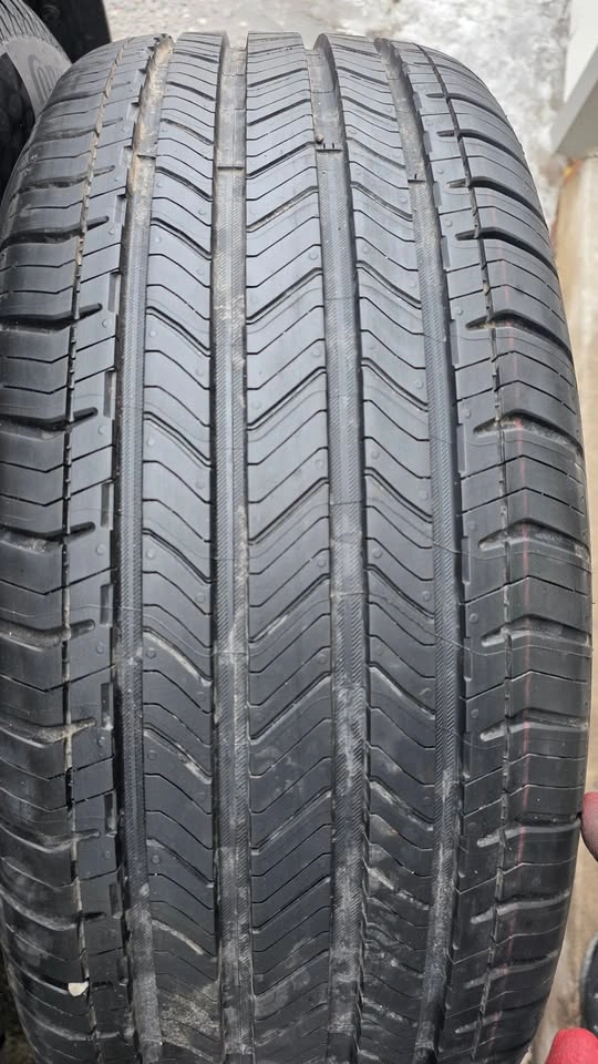 235/50/20 Michelin Primacy All Season Tires - 99% Tread - photo 4