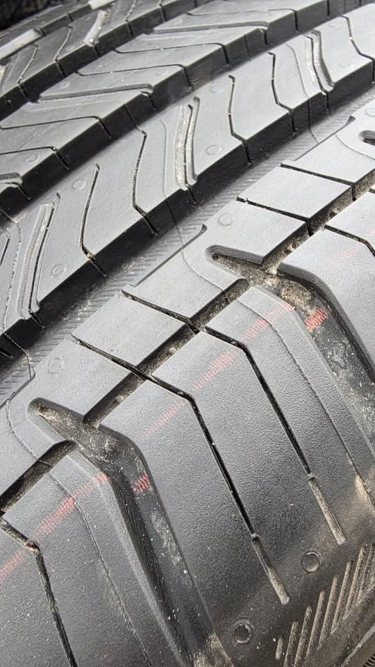 235/50/20 Michelin Primacy All Season Tires - 99% Tread - photo 5