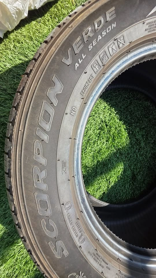 255/55/18 & 235/60/18 Pirelli All Season Tires - 90% Tread - photo 4