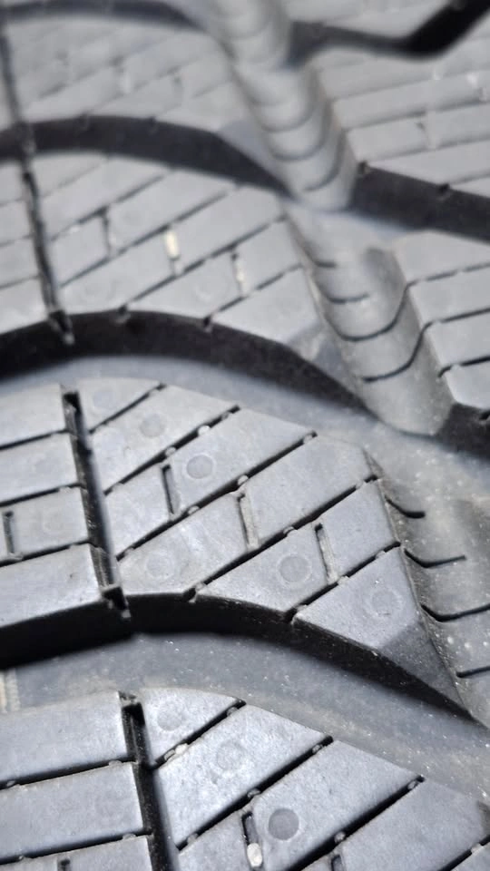 195/55/16 Pirelli Runflat Winter Tires - 95% Tread - photo 5