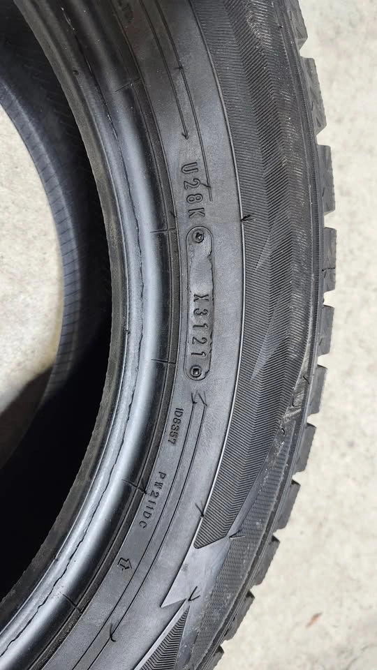 205/55/16 Dunlop Winter Tires - 90% Tread - photo 4