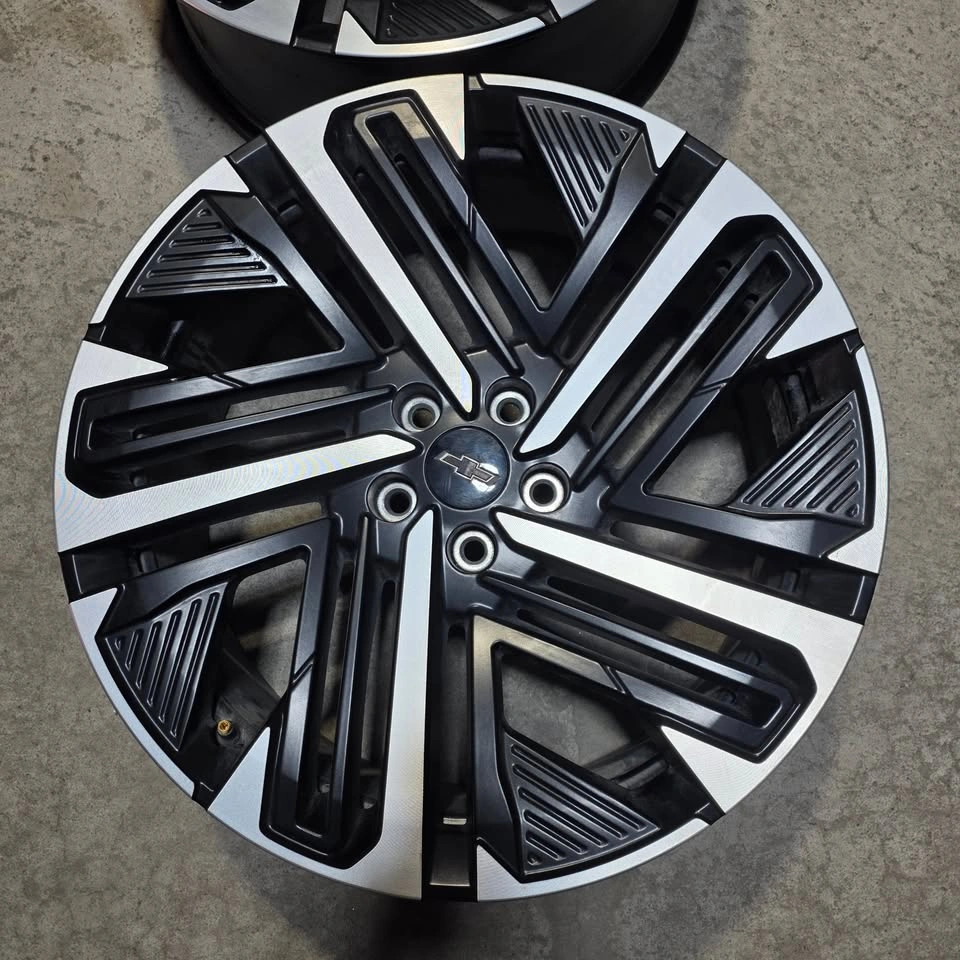 20" 2026 Chevy Equinox OEM Alloy Rims w/ TPMS (Set of 4) - photo 2