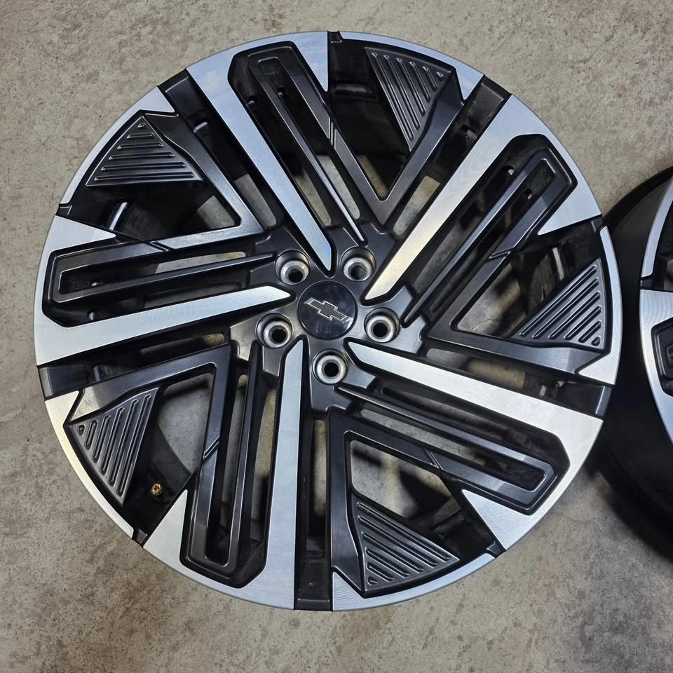 20" 2026 Chevy Equinox OEM Alloy Rims w/ TPMS (Set of 4) - photo 5