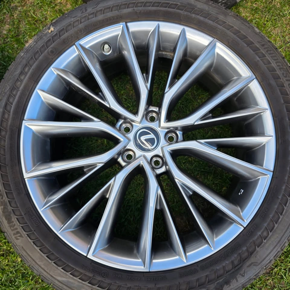 235/50/20 Bridgestone Runflat Tires w/ Lexus Rims & TPMS - photo 2