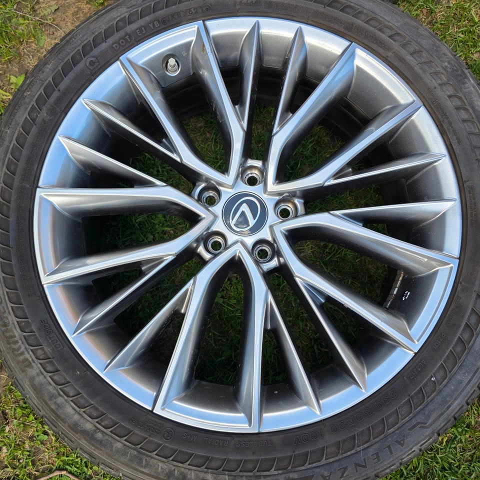 235/50/20 Bridgestone Runflat Tires w/ Lexus Rims & TPMS - photo 3