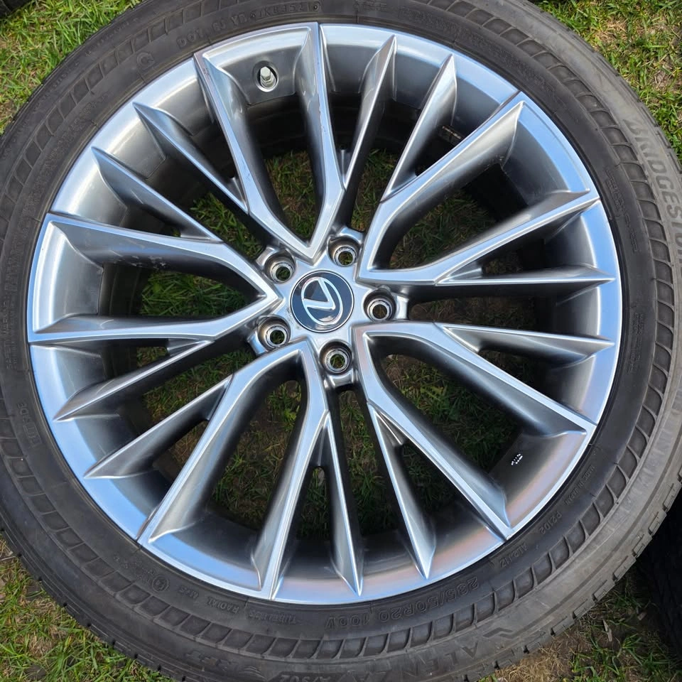 235/50/20 Bridgestone Runflat Tires w/ Lexus Rims & TPMS - photo 4