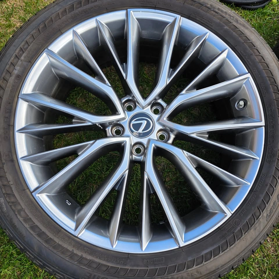235/50/20 Bridgestone Runflat Tires w/ Lexus Rims & TPMS - photo 5