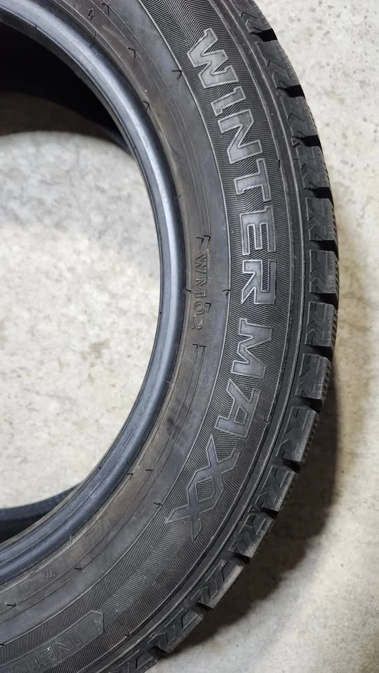 205/55/16 Dunlop Winter Tires - 90% Tread - photo 3
