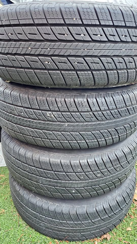 205/65/16 Uniroyal All Season Tires - Like New