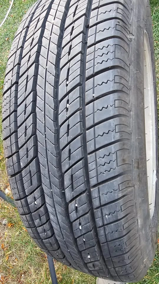 205/65/16 Uniroyal All Season Tires - Like New - photo 5