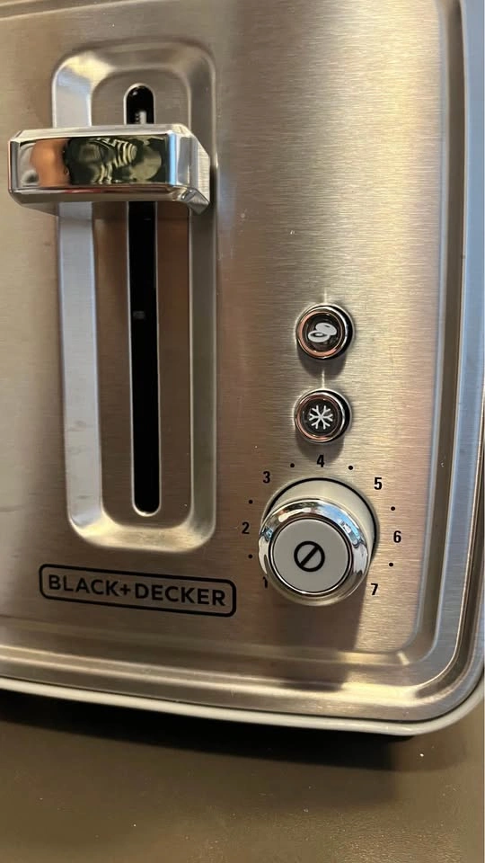 Toaster - Black & Decker - photo 2