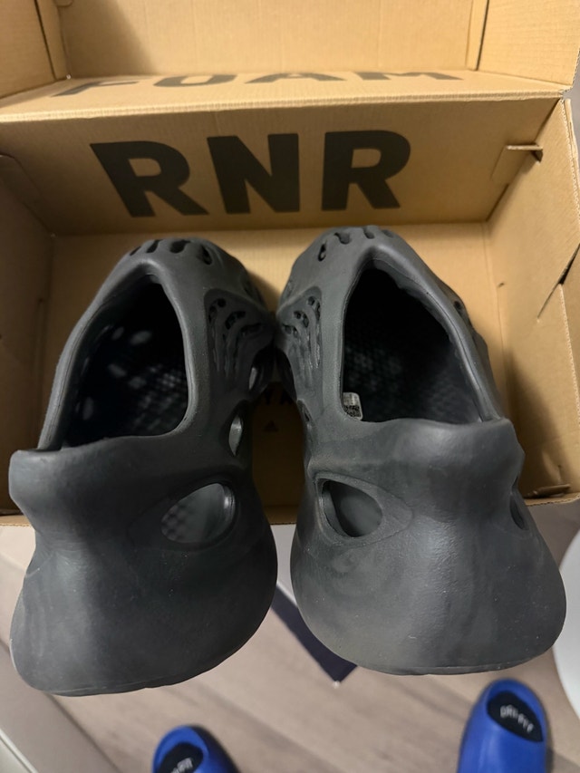 Yeezy foam runner sz10 - photo 2