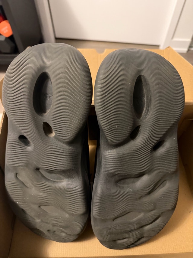 Yeezy foam runner sz10 - photo 4