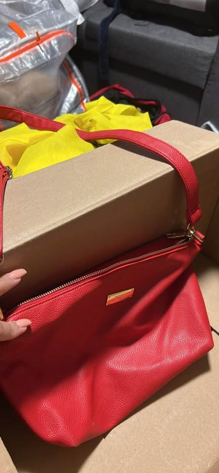 BCBG side bag - photo 2