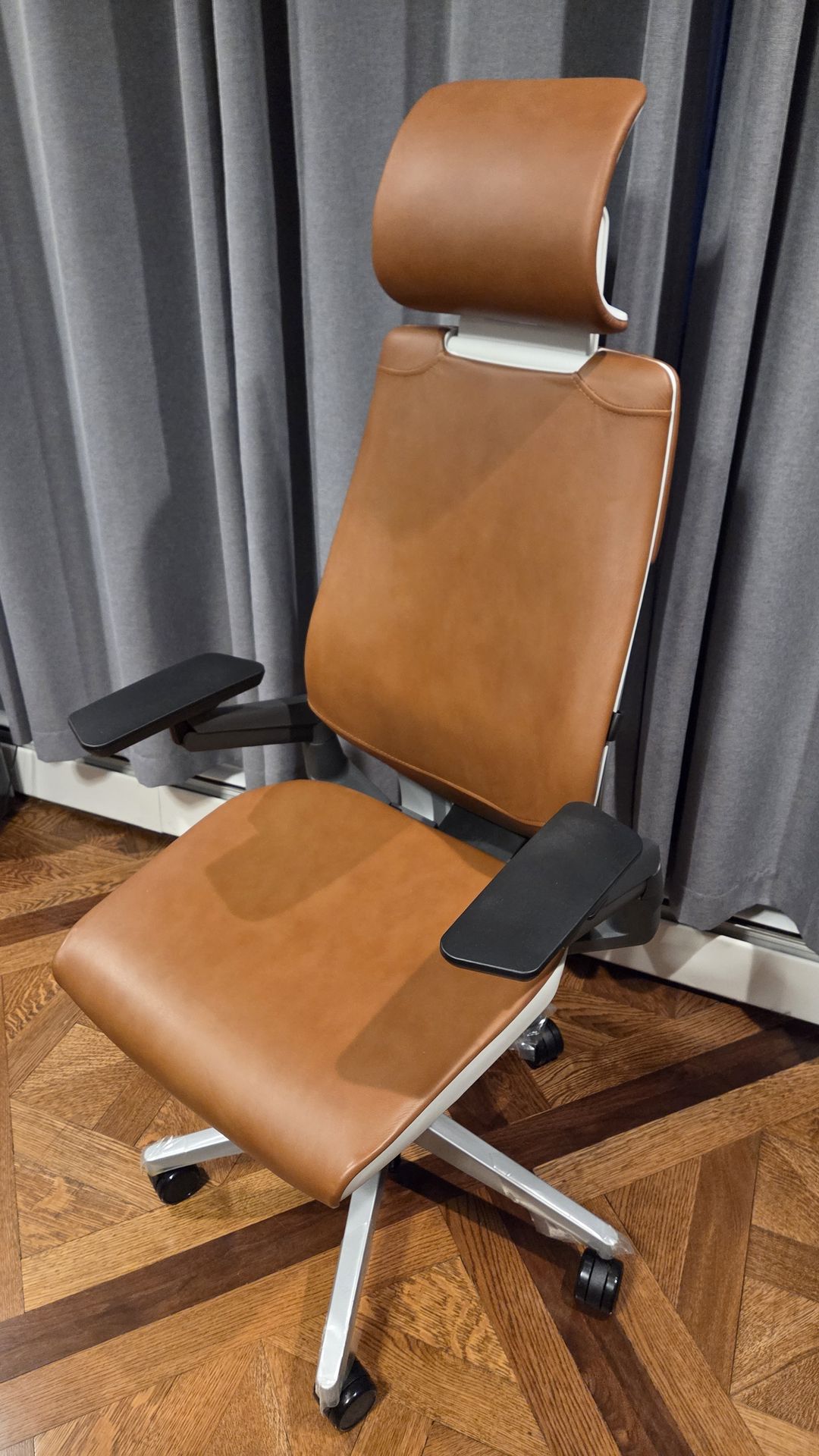 Steelcase Gesture Leather Office Chair w/ Headrest