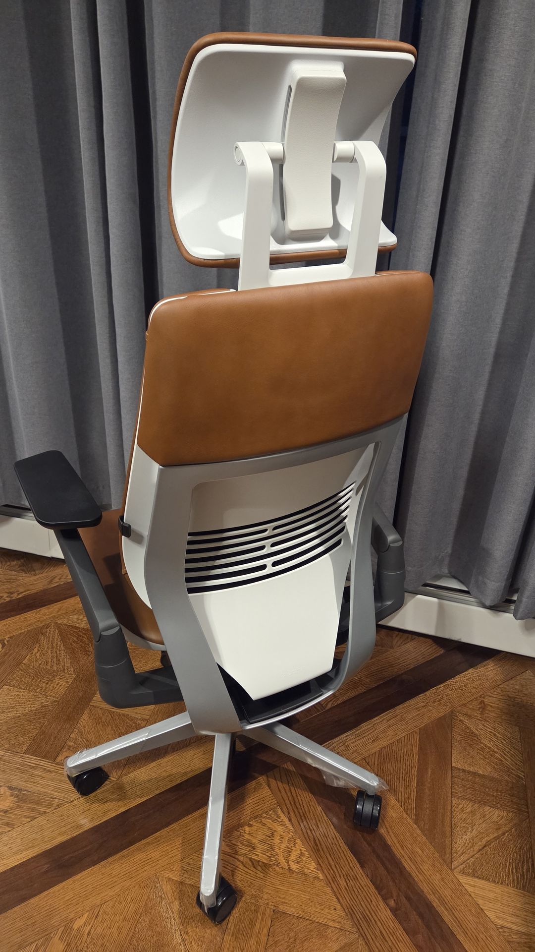 Steelcase Gesture Leather Office Chair w/ Headrest - photo 2