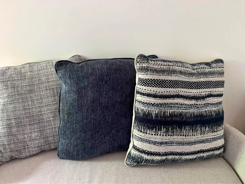 3 Big Cushions