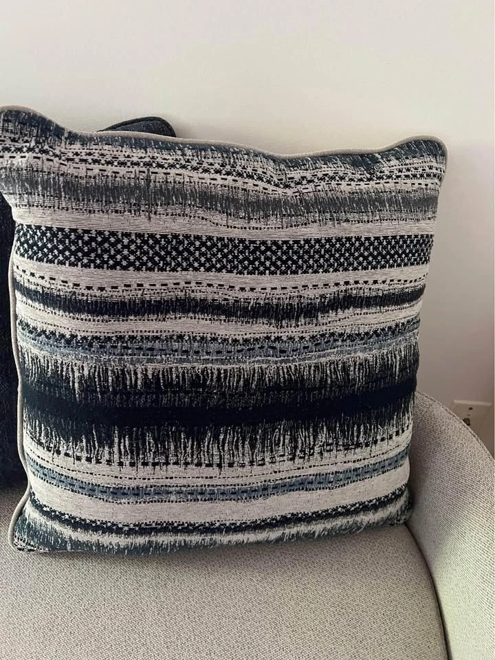 3 Big Cushions - photo 2