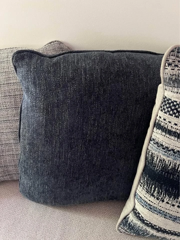 3 Big Cushions - photo 3