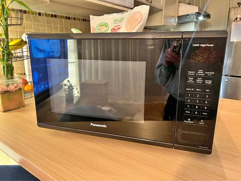 Panasonic Microwave NN-SG626B 1.3cu ft