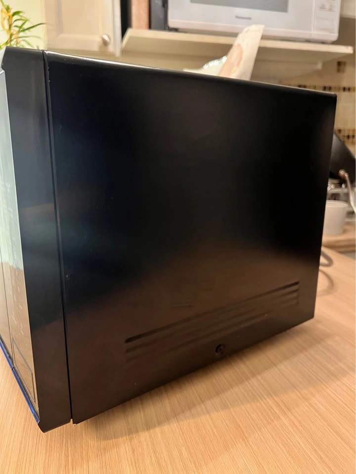 Panasonic Microwave NN-SG626B 1.3cu ft - photo 2