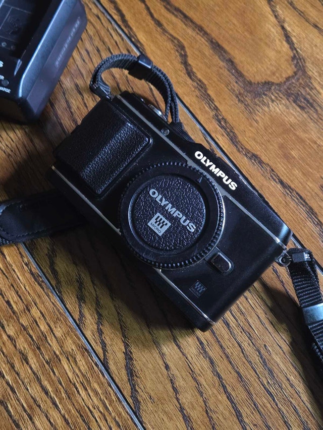 Olympus PEN EP-3 + 40-150mm Lens