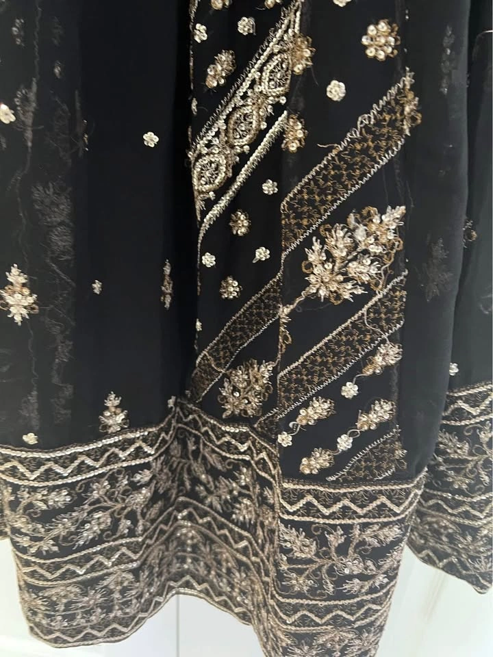 Asim Jofa Lehenga Choli - Size Small - photo 3