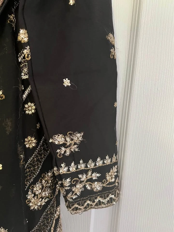 Asim Jofa Lehenga Choli - Size Small - photo 4