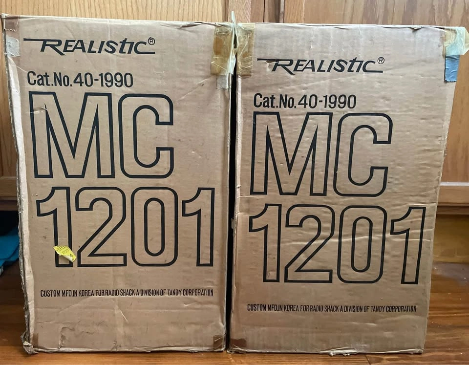 Realistic MC-1201 40-1990 Walnut Speakers (Pair) - photo 2