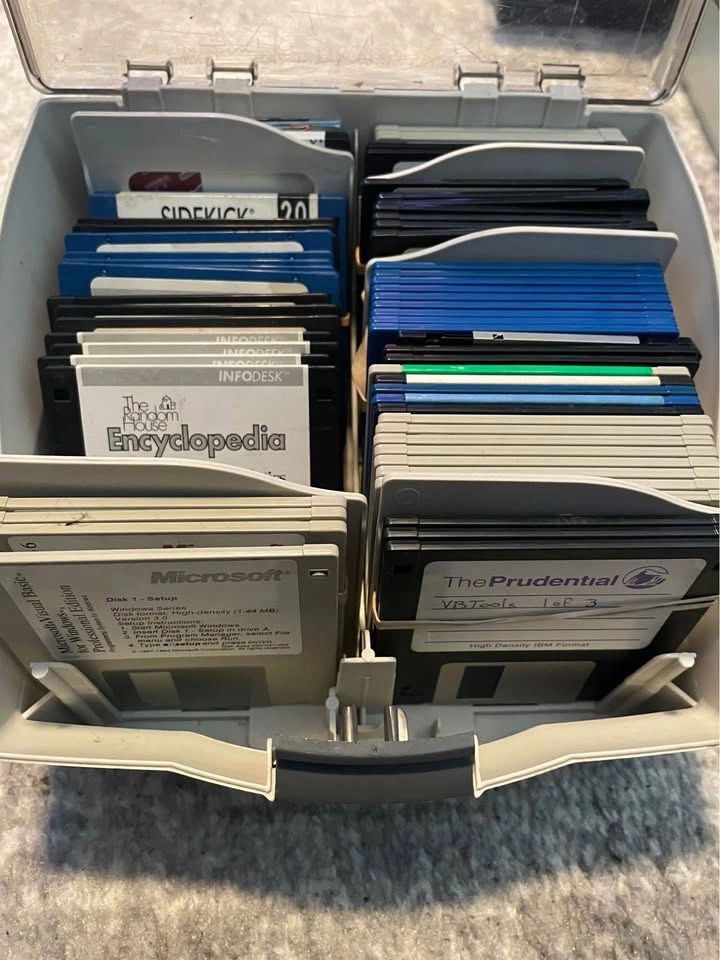 Large lot of Vintage Computer Hardware and Storage Cases - photo 5