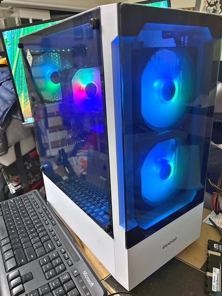 Gaming PC: i7-4770, 16GB RAM, GTX 1080 8GB, WiFi