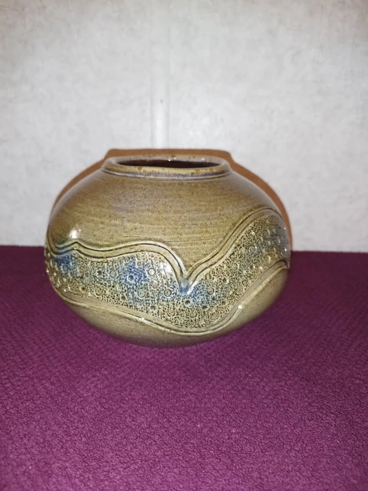 Decorative Ceramic Vase – Studio Pottery – Signed Piece - photo 4