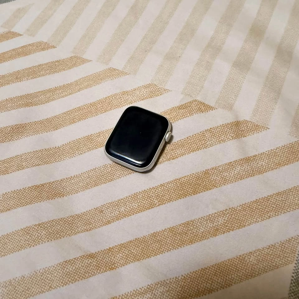 Apple Watch SE 44mm (1st Gen)