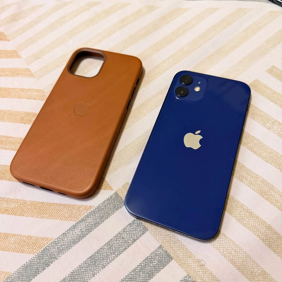 iPhone 12 - 64GB Blue Unlocked 10/10