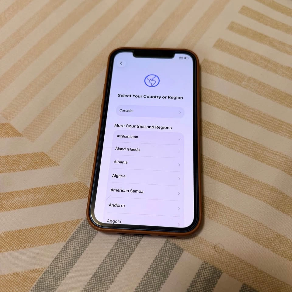 iPhone 12 - 64GB Blue Unlocked 10/10 - photo 2