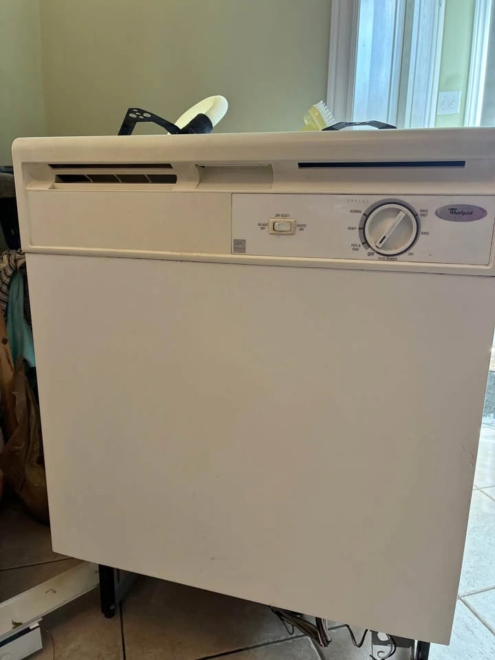 Whirlpool White Dishwasher - 24" - photo 2