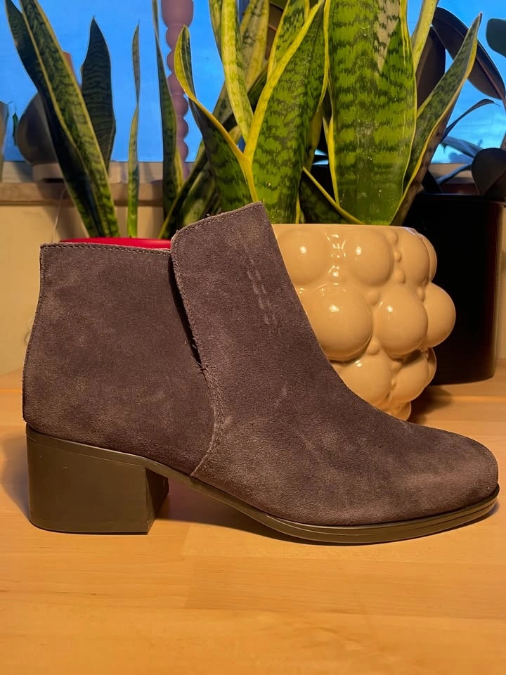 Navy Naturalizer Suede Boots - Size US 7 - photo 3