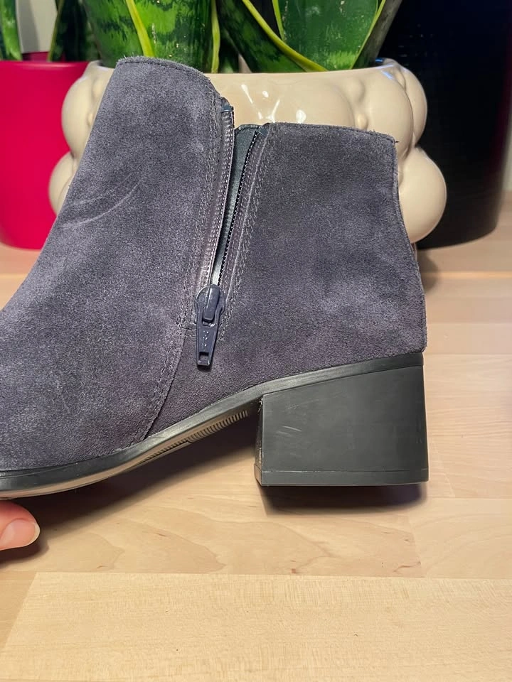 Navy Naturalizer Suede Boots - Size US 7 - photo 4
