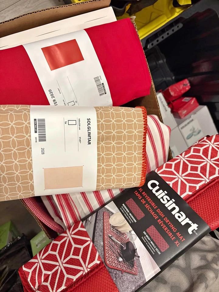 Table cloth and dinnerware sets