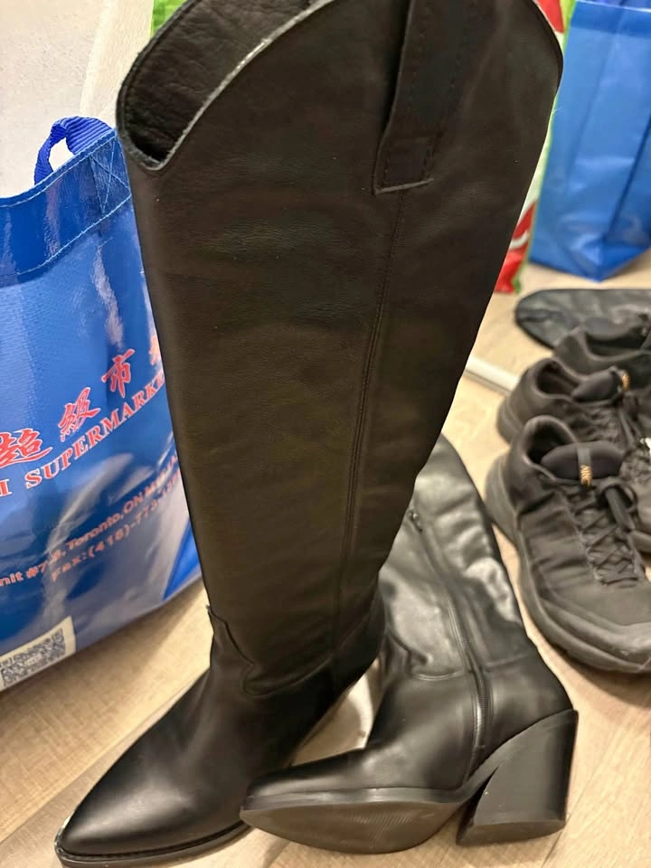 Ugg Men's Boots US 8.5
